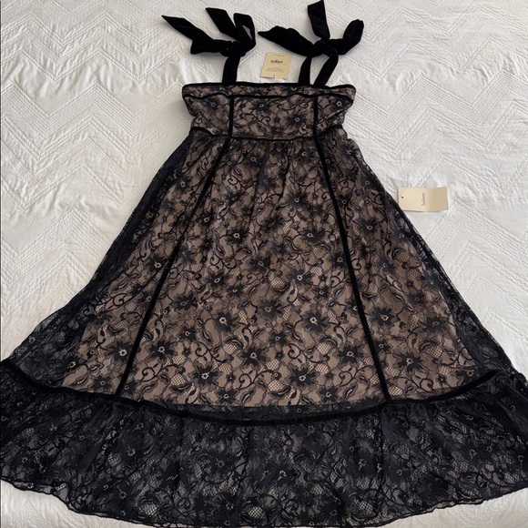 Zinnia Lace Floral Tie Strap Dress in Black - Picture 5 of 10